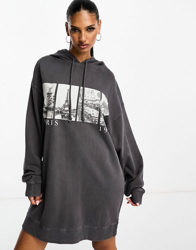 Robe sweat à capuche courte oversize à imprimé Paris - Asos Design - Modalova