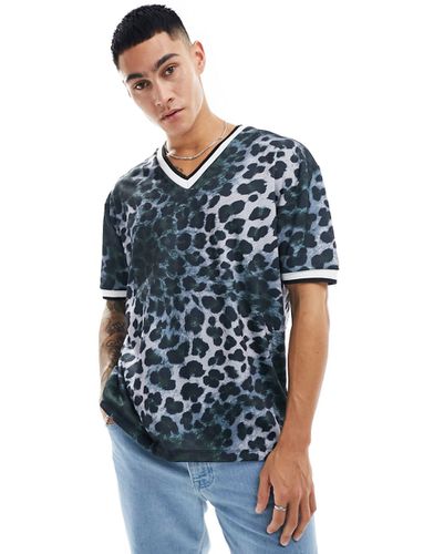 T-shirt col V décontracté à imprimé léopard - Asos Design - Modalova