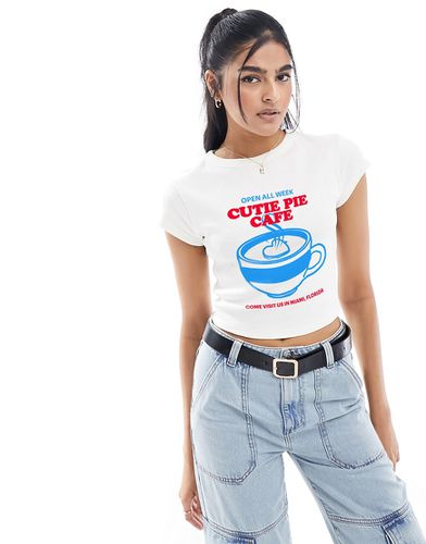 T-shirt côtelé effet rétréci avec imprimé café et inscription Cutie Pie Café » - Crème - Asos Design - Modalova