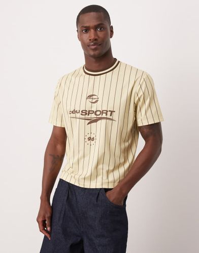 T-shirt crop top  rayures avec motif sportif - Crme - Asos Design - Modalova