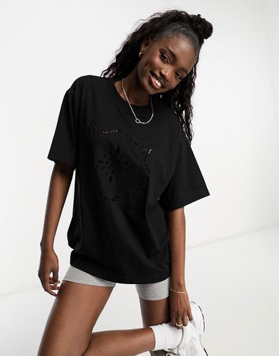 T-shirt oversize à broderies ajourées - Noir - Asos Design - Modalova