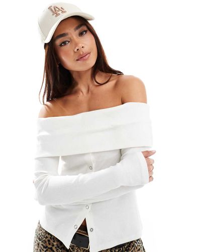 Top boutonné à épaules dénudées - Crème - Asos Design - Modalova