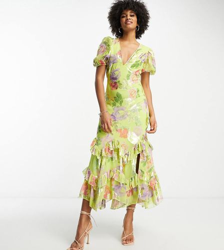 ASOS DESIGN Tall - Robe mi-longue avec ourlet à volants et imprimé roses - Vert métallisé - Asos Tall - Modalova