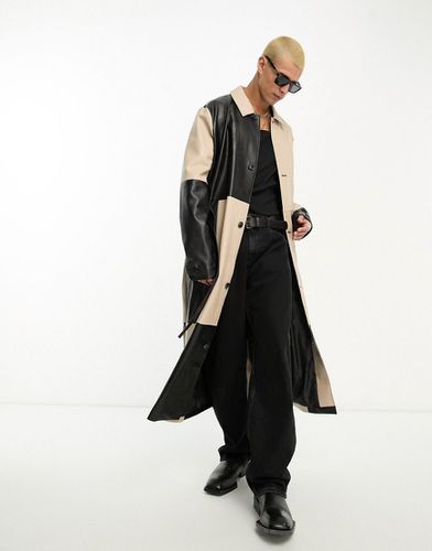 Trench-coat en similicuir effet coupé-cousu - Noir et blanc - Asos Design - Modalova