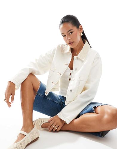 Veste courte en jean style barn jacket - cru - Asos Design - Modalova