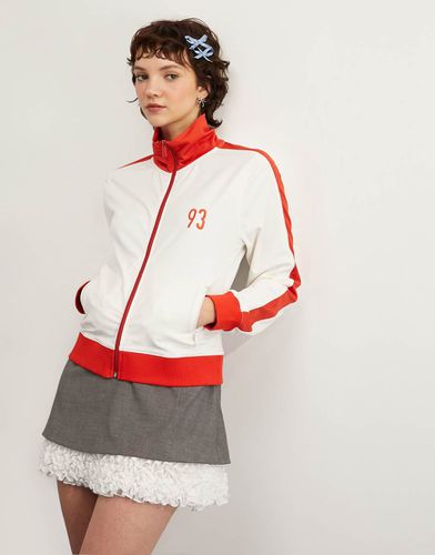 Veste de survêtement zippée à imprimé 93 - Rouge/crème - Asos Design - Modalova