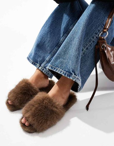 Ziva - Chaussons style mules en fausse fourrure - Asos Design - Modalova