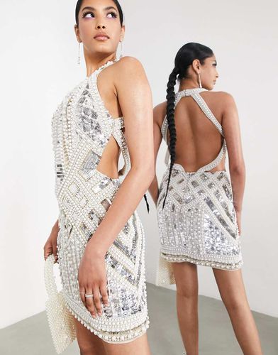 Robe courte coupe dos nu ornée de perles et de sequins - Argent - Asos Edition - Modalova