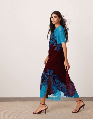 Robe droite mi-longue en velours avec appliqué en dentelle brodé - Bordeaux - Asos Edition - Modalova