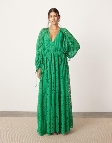 Robe longue oversize en broderie anglaise avec taille froncée - Vert - Asos Edition - Modalova