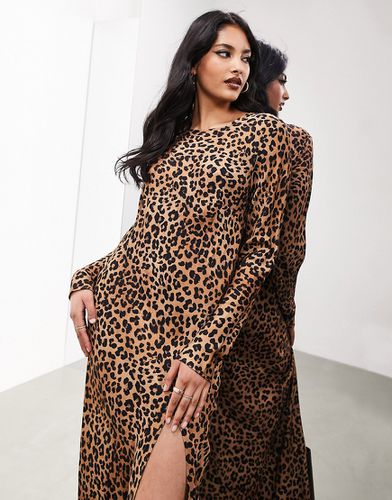 Robe longue coupée en biais à manches longues et imprimé léopard - Asos Edition - Modalova
