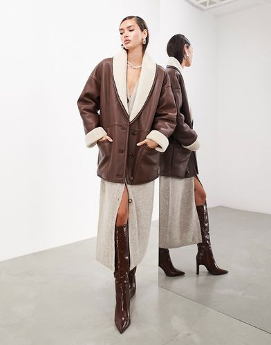 Veste oversize en cuir véritable avec col en imitation peau de mouton - Marron - Asos Edition - Modalova