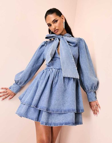 Robe patineuse courte en jean à naud style lavallière - moyen délavé - Asos Luxe - Modalova