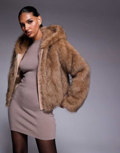 Sugar - Manteau court en fausse fourrure  capuche - Fauve - Azalea Wang - Modalova