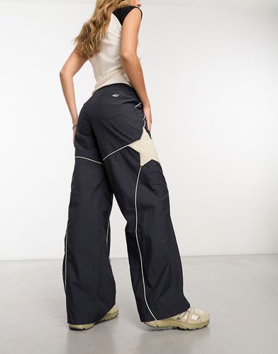 Pantalon cargo à motif étoile - Basic Pleasure Mode - Modalova