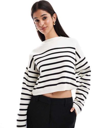 Pull court à détail boutons et rayures - Écru et - Bershka - Modalova