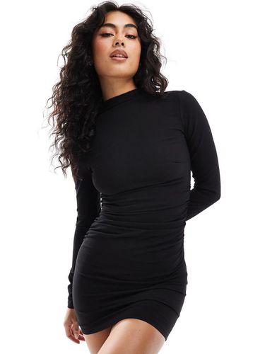 Robe courte froncée sur le devant en polyamide - Bershka - Modalova