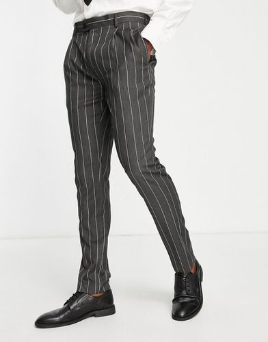 Pantalon de costume ajusté à pinces et rayures - Gianni Feraud - Modalova