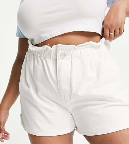 Short casual taille haute en jean avec ourlet fendu - Glamorous Curve - Modalova