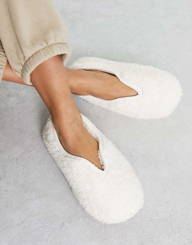 Chaussons duveteux - Crème - Glamorous - Modalova