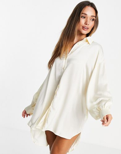 Robe chemise oversize effet satiné - Crème - Glamorous - Modalova