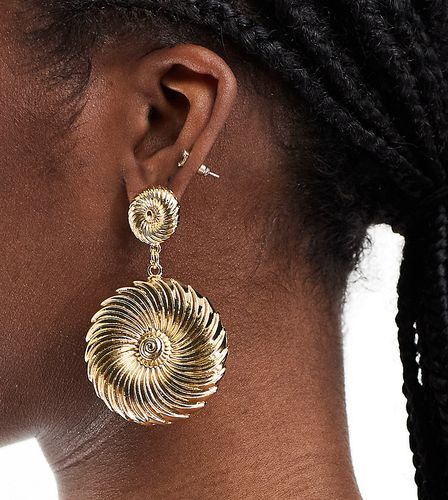 Boucles d'oreilles à motif texturé ondulant - brossé - Designb London - Modalova