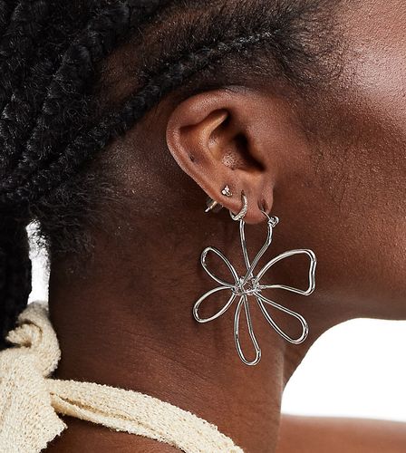 Boucles d'oreilles oversize en forme de fleur - Designb London - Modalova