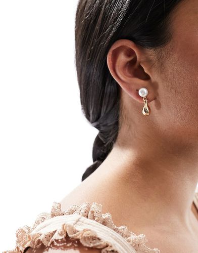 Pendants d'oreilles avec perles et détail - Designb London - Modalova
