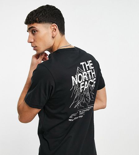 Exclusivité ASOS - - T-shirt à imprimé contour de montage - The North Face - Modalova