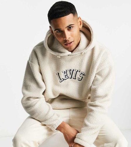 Exclusivité - x ASOS - Sweat à capuche en polaire à logo universitaire - Crème - Levi's - Modalova