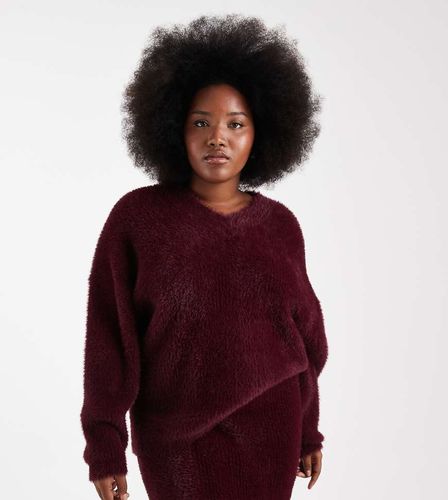 Exclusivit - Rene Studio Plus - Pull  col en V d'ensemble en maille duveteuse - Bordeaux - Renee Studio - Modalova