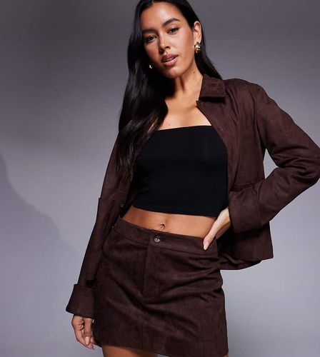 Exclusivit - Jupe d'ensemble courte taille basse en imitation daim - Chocolat - The Frolic - Modalova