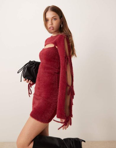 Exclusivité - Robe courte en maille duveteuse avec liens aux manches - Bordeaux - The Frolic - Modalova