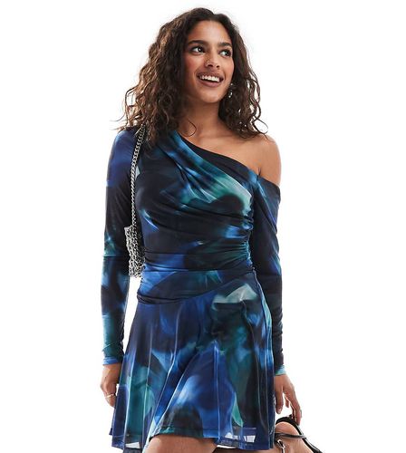 Robe courte effet drapé à imprimé roses et épaule tombante - Bleu de cobalt - Forever New Petite - Modalova