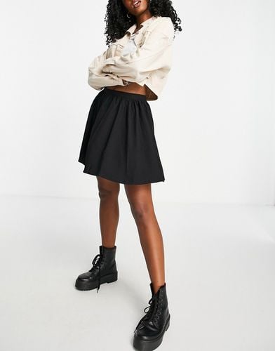 Mini-jupe texturée volumineuse - Fashion Union - Modalova