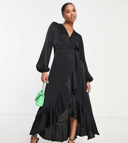 Robe portefeuille longue en satin à manches longues - Flounce London Petite - Modalova