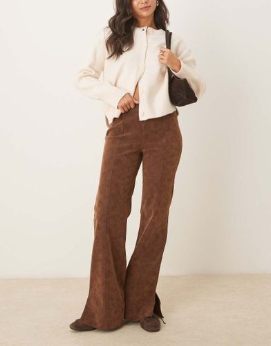 Glow Up - Pantalon vas en imitation daim - Marron - Free People - Modalova