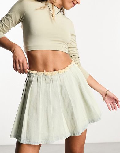 The Brand - Mini-jupe plissée en denim à taille effet vieilli - clair délavé - Kyo - Modalova