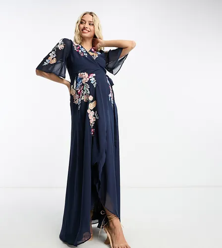 Robe portefeuille longue avec fleurs brodées et manches évasées - Bleu marine - Hope & Ivy Maternity - Modalova