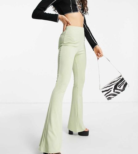 Pantalon évasé côtelé - sauge - I Saw It First Petite - Modalova