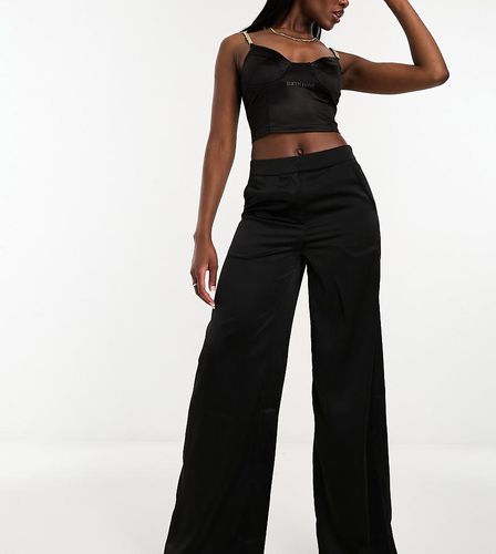 Exclusivité - Pantalon large en satin - In The Style - Modalova