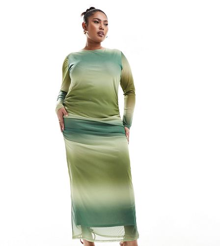 Robe longue en tulle froncé - Vert dégradé - In The Style Plus - Modalova