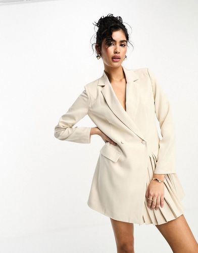 Robe blazer avec ourlet plissé - Crème - In The Style - Modalova
