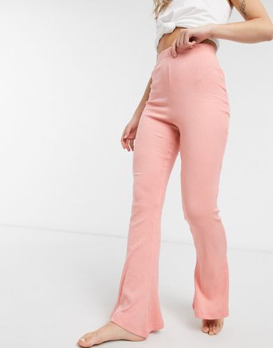 X Billie Faiers - Pantalon loungewear côtelé et évasé - Blush - In The Style - Modalova