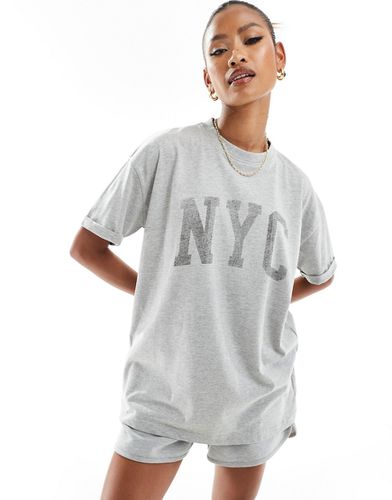 X Perrie Sian - T-shirt à logo NYC - In The Style - Modalova