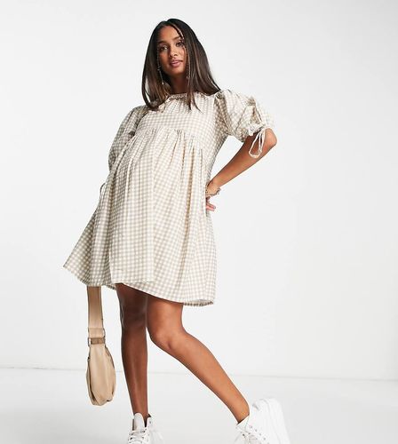 Robe courte à manches bouffantes avec carreaux vichy - Beige - Influence Maternity - Modalova