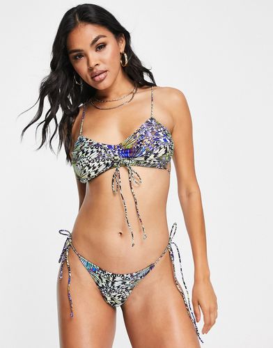 Haut de bikini style crop top à découpe avec imprimé papillon irisé - Jaded London - Modalova