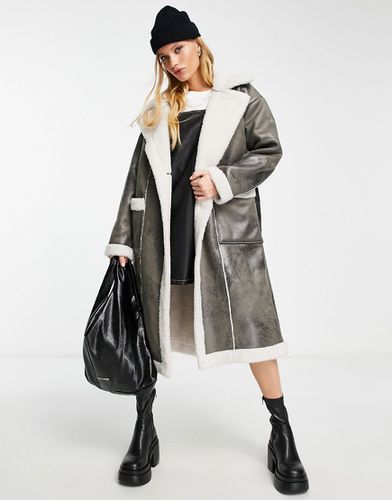 Manteau en peau de mouton retournée et imitation cuir avec ceinture - Only - Modalova