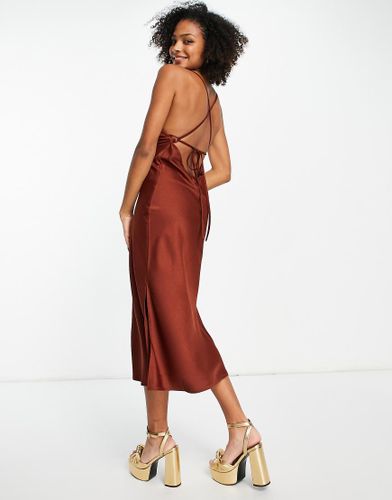 Robe nuisette mi-longue en satin - Chocolat - Outrageous Fortune - Modalova