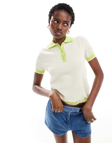 Polo à manches courtes en maille - Beige/vert - Monki - Modalova